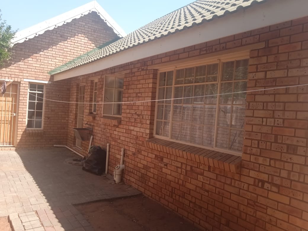 2 Bedroom Property for Sale in Heuwelsig Free State